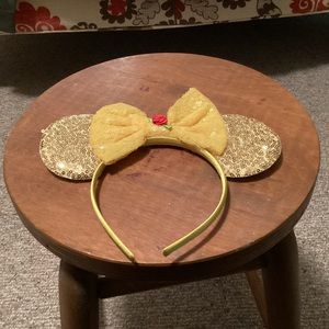 MINNIE MOUSE EARS HEADBAND.
